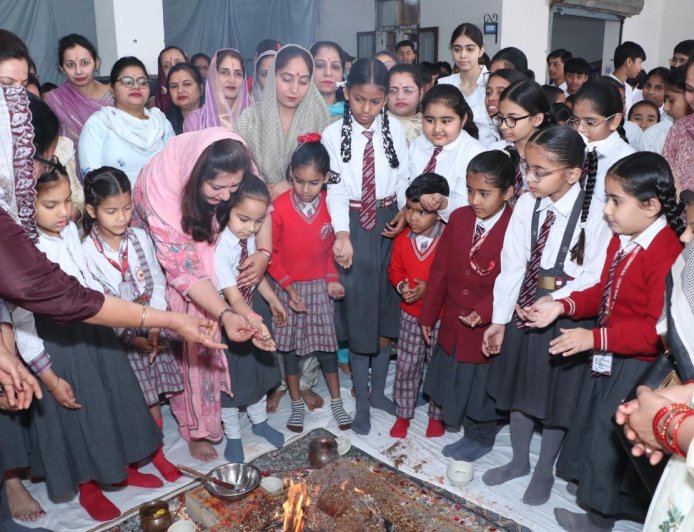 ਐਸ.ਡੀ ਸੀਨੀਅਰ ਸੈਕੰਡਰੀ ਸਕੂਲ ਮਲੋਟ ਵਿਖੇ ਨਵੇਂ ਸੈਸ਼ਨ ਮੌਕੇ ਕਰਵਾਇਆ ਗਿਆ ਹਵਨ