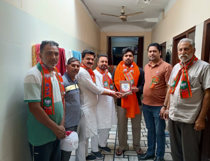 ਭਾਜਪਾ ਮਲੋਟ ਨੇ ਪੁਰਾਣੇ ਆਗੂਆਂ ਨੂੰ ਪਾਰਟੀ ਦੇ 47ਵੇਂ ਸਥਾਪਨਾ ਦਿਵਸ ਤੇ ਵਰਕਰਾਂ ਦਾ ਕੀਤਾ ਸਨਮਾਨ
