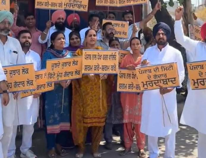 ਮਲੋਟ ਵਿੱਚ ਆਪ ਆਗੂਆਂ ਨੇ ਰਾਘਵ ਚੱਡਾ ਦਾ ਫੂਕਿਆ ਪੁਤਲਾ