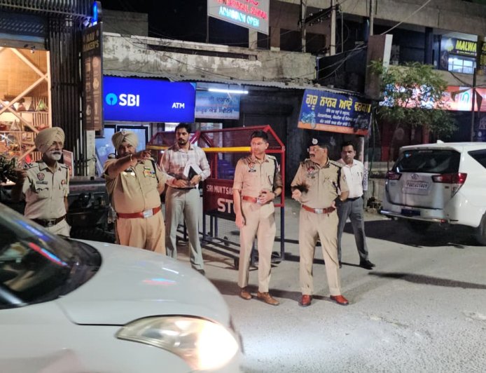 ਨਾਈਟ ਡੋਮੀਨੇਸ਼ਨ ਮੁਹਿੰਮ ਤਹਿਤ ਡੀ.ਆਈ.ਜੀ ਅਤੇ ਐੱਸ.ਐੱਸ.ਪੀ ਸ਼੍ਰੀ ਮੁਕਤਸਰ ਸਾਹਿਬ ਵੱਲੋਂ ਜ਼ਿਲ੍ਹਾ ਭਰ ਵਿੱਚ ਸਪੈਸ਼ਲ ਚੈਕਿੰਗ