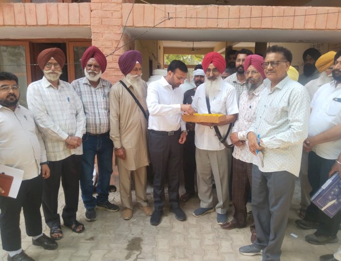 ਚੜ੍ਹਦੀਕਲਾ ਸਮਾਜਸੇਵੀ ਸੰਸਥਾ ਮਲੋਟ ਵੱਲੋਂ ਤਹਿਸੀਲ ਕੰਪਲੈਕਸ ਮਲੋਟ ਵਿਖੇ ਠੰਡੇ ਪਾਣੀ ਦੀ ਟੈਂਕੀ ਦੀ ਕੀਤੀ ਸ਼ੁਰੂਆਤ