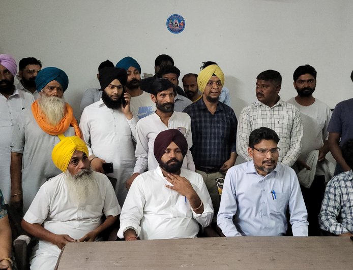 ਮਲੋਟ ਵਿੱਚ ਆਮ ਆਦਮੀ ਪਾਰਟੀ ਵਿੱਚ ਵੱਡੀ ਬਗਾਵਤ, ਪਾਰਟੀ ਆਗੂਆਂ ਨੇ ਮੋੜਿਆ ਮੂੰਹ