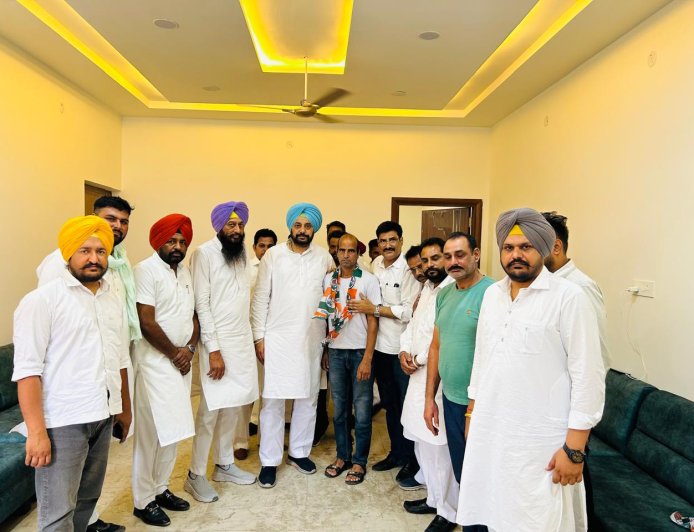 ਮਲੋਟ ਦੇ ਵਾਰਡ ਨੰਬਰ 10 ਦੇ ਸ਼੍ਰੋਮਣੀ ਅਕਾਲੀ ਦਲ ਦੇ ਪੁਰਾਣੇ ਆਗੂ ਨੰਦ ਕਿਸ਼ੋਰ ਨੰਦੀ ਕਾਂਗਰਸ ਪਾਰਟੀ ਵਿੱਚ ਹੋਏ ਸ਼ਾਮਿਲ