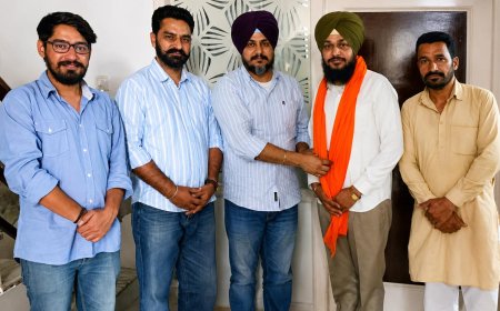 ਚੇਅਰਮੈਨ ਸੁਖਜਿੰਦਰ ਸਿੰਘ ਕਉਣੀ ਨੇ ਨਵ-ਨਿਯੁਕਤ ਚੇਅਰਮੈਨ ਗੁਰਪ੍ਰੀਤ ਸਿੰਘ ਵਿਰਦੀ ਦੇ ਗ੍ਰਹਿ ਵਿਖੇ ਪਹੁੰਚ ਕੇ ਦਿੱਤੀਆਂ ਵਧਾਈਆਂ