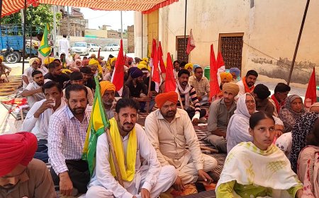 ਪਿੰਡ ਬਾਦਲ ਦੀ ਸਰਕਾਰੀ ITI ਬੰਦ ਕਰਨ ਦੇ ਵਿਰੋਧ 'ਚ ਮੰਤਰੀ ਖੁੱਡੀਆਂ ਦੇ ਘਰ ਅੱਗੇ ਧਰਨਾ