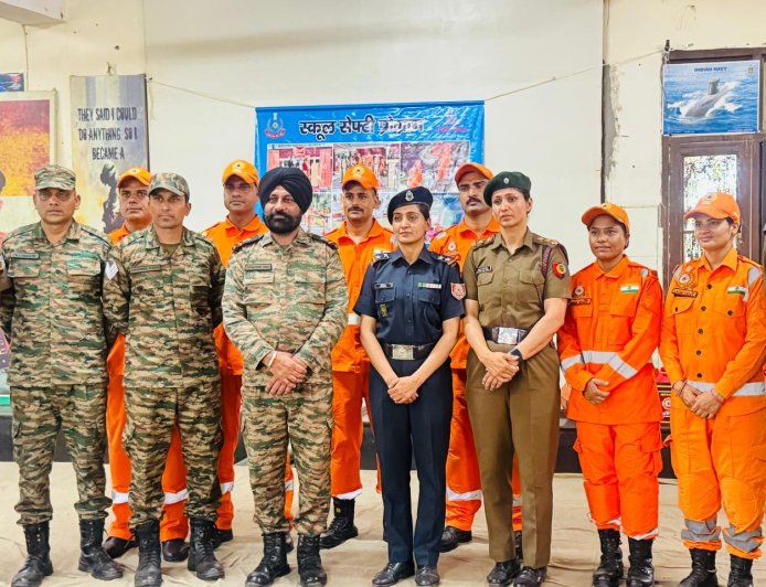 ਐਨ.ਡੀ.ਆਰ.ਐਫ ਟੀਮ ਦੁਆਰਾ ਆਫ਼ਤ ਪ੍ਰਬੰਧਨ ਅਤੇ ਬਚਾਅ ਬਾਰੇ ਐਨ.ਸੀ.ਸੀ ਕੈਡਿਟਾਂ ਨੂੰ ਸਿਖਲਾਈ