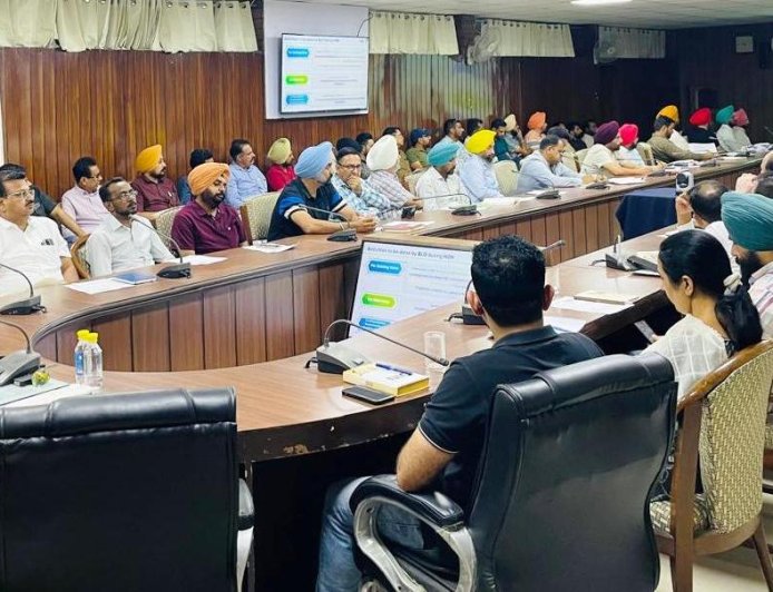 ਸਪੈਸ਼ਲ ਇੰਨਟੈਂਸਿਵ ਰਵੀਜ਼ਨ ਤਹਿਤ ਜਿਲ੍ਹਾ ਪੱਧਰੀ ਮਾਸਟਰ ਟ੍ਰੇਨਰਾਂ ਵੱਲੋਂ ਸੁਪਰਵਾਈਜ਼ਰਾਂ ਨੂੰ ਦਿੱਤੀ ਗਈ ਟ੍ਰੇਨਿੰਗ