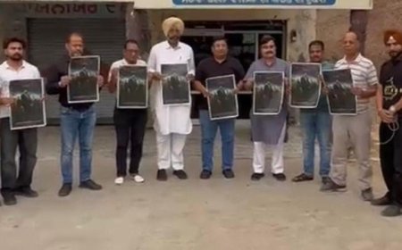 ਦਾਣਾ ਮੰਡੀ ਮਲੋਟ ਵਿਖੇ ਤਰਸੇਮ ਜੱਸੜ ਦੀ ਨਵੀਂ ਆ ਰਹੀ ਫਿਲਮ (ਦਸਤਾਰ) ਦਾ ਪੋਸਟਰ ਕੀਤਾ ਗਿਆ ਰਿਲੀਜ਼