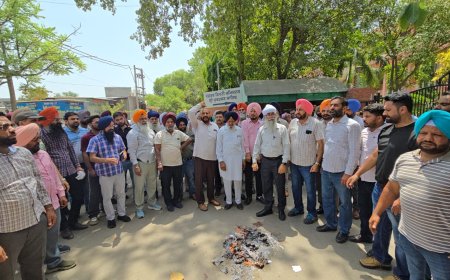 ਪੰਜਾਬ ਸਰਕਾਰ ਦੀਆਂ ਮੁਲਾਜ਼ਮ ਵਿਰੋਧੀ ਨੀਤੀਆਂ ਦੇ ਨੋਟੀਫਿਕੇਸ਼ਨ ਦੀਆਂ ਕਾਪੀਆਂ ਸਾੜ ਕੀਤਾ ਪ੍ਰਦਰਸ਼ਨ