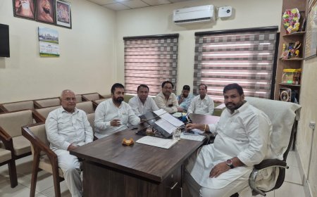 AAP ਆਗੂ ਸੋਮ ਕਾਲੜਾ ਨੇ ਨਗਰ ਕੌਂਸਲ ਪ੍ਰਧਾਨ ਜੋਨੀ ਗਰਗ ਨਾਲ ਸ਼ਹਿਰ ਦੀਆਂ ਸਮੱਸਿਆਵਾਂ ਸੰਬੰਧੀ ਕੀਤੀ ਮੀਟਿੰਗ