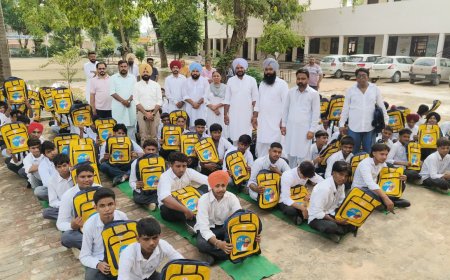 ਅਬੁਲਖੁਰਾਣਾ ਦੇ ਸਰਕਾਰੀ ਸੀਨੀਅਰ ਸੈਕੰਡਰੀ ਸਕੂਲ (ਲੜਕੇ) ਵਿੱਚ ਵਿਦਿਆਰਥੀਆਂ ਨੂੰ ਵੰਡੇ ਸਕੂਲ ਬੈਗ
