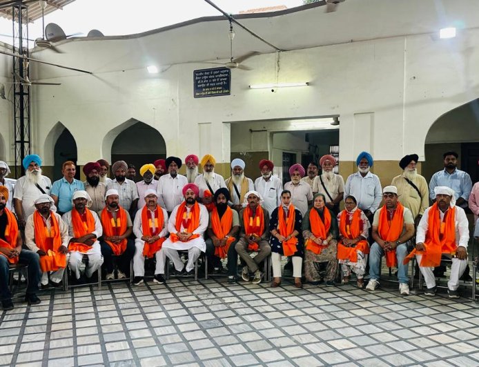 ਮਲੋਟ ਸਿਟੀ ਵਿਕਾਸ ਮੰਚ ਅਤੇ ਸਮਾਜਸੇਵੀ ਸੰਸਥਾਵਾਂ ਨੇ ਨਵੇਂ ਬਣੇ ਕੌਂਸਲਰਾਂ ਨੂੰ ਕੀਤਾ ਸਨਮਾਨਿਤ