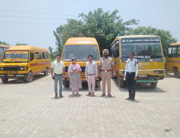 ਗਿੱਦੜਬਾਹਾ ਦੇ ਪਿੰਡ ਭਲਾਈਆਣਾ 'ਚ ਸਕੂਲ ਬੱਸਾਂ ਦੀ ਚੈਕਿੰਗ, 9 ਵਾਹਨਾਂ ਦੇ ਕੱਟੇ ਚਲਾਨ
