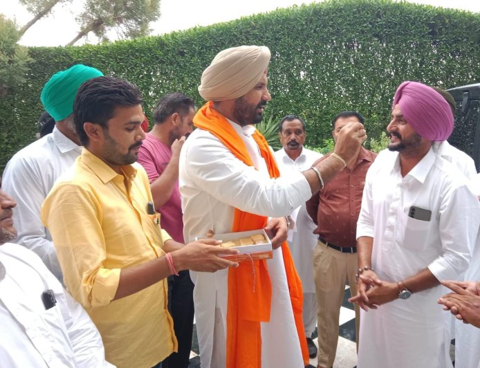 ਰਾਜਾ ਵੜਿੰਗ ਦੇ ਪ੍ਰਧਾਨ ਬਣਨ 'ਤੇ ਕਾਂਗਰਸੀ ਆਗੂਆਂ ਨੇ ਮਨਾਈ ਖੁਸ਼ੀ