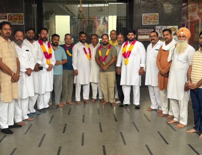 ਮਲੋਟ 'ਚ ਬ੍ਰਾਹਮਣ ਪਰਿਵਾਰਾਂ ਦੀ ਹੋਈ ਅਹਿਮ ਮੀਟਿੰਗ, ਪਰਸ਼ੁਰਾਮ ਸੇਵਾ ਦਲ ਨੂੰ ਮਜ਼ਬੂਤ ਕਰਨ ਦਾ ਲਿਆ ਸੰਕਲਪ