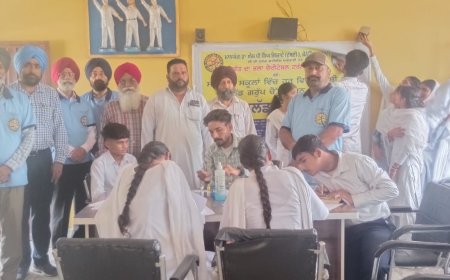 ਸਰਬੱਤ ਦਾ ਭਲਾ ਚੈਰੀਟੇਬਲ ਟਰੱਸਟ ਵੱਲੋਂ ਵਿਦਿਆਰਥੀਆਂ ਦੇ ਬਲੱਡ ਗਰੁੱਪ ਚੈੱਕ ਕਰਨ ਲਈ ਲਗਾਇਆ ਮੁਫ਼ਤ ਕੈਂਪ