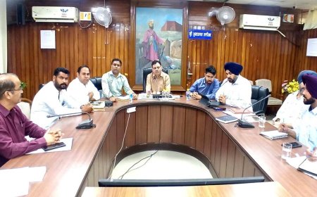 ਵਪਾਰੀਆਂ ਦੀਆਂ ਸਮੱਸਿਆਵਾਂ ਦੇ ਹੱਲ ਲਈ ਡਿਪਟੀ ਕਮਿਸ਼ਨਰ ਨੇ ਅਧਿਕਾਰੀਆਂ ਨਾਲ ਕੀਤੀ ਮੀਟਿੰਗ