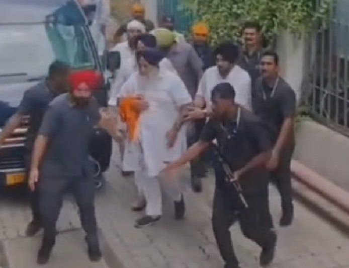 ਨਾਂਦੇੜ ਸਾਹਿਬ ਵਿੱਚ ਸੁਖਬੀਰ ਸਿੰਘ ਬਾਦਲ ਤੇ ਹੋਇਆ ਹਮਲਾ, ਹਸਪਤਾਲ ਵਿੱਚ ਕਰਵਾਇਆ ਦਾਖਿਲ