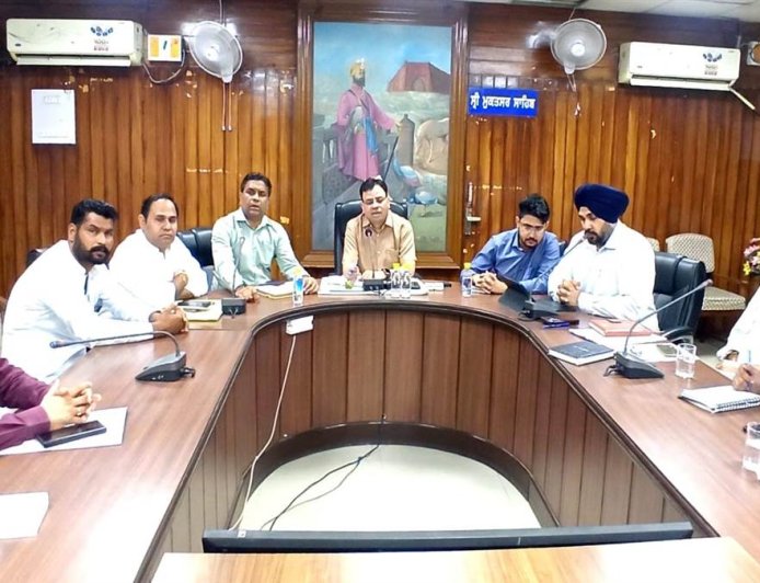 ਵਪਾਰੀਆਂ ਦੀਆਂ ਸਮੱਸਿਆਵਾਂ ਦੇ ਹੱਲ ਲਈ ਡਿਪਟੀ ਕਮਿਸ਼ਨਰ ਨੇ ਅਧਿਕਾਰੀਆਂ ਨਾਲ ਕੀਤੀ ਮੀਟਿੰਗ