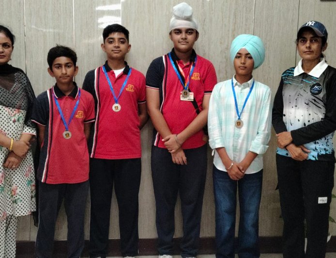 ਐਪਲ ਇੰਟਰਨੈਸ਼ਨਲ ਸਕੂਲ ਦੀ ਅੰਡਰ-14 Boys Chess Team ਨੇ ਜਿੱਤਿਆ ਸਿਲਵਰ ਮੈਡਲ