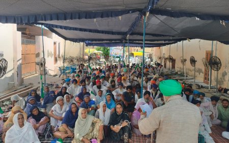 ਖੇਤੀਬਾੜੀ ਮੰਤਰੀ ਗੁਰਮੀਤ ਖੁੱਡੀਆਂ ਦੇ ਘਰ ਅੱਗੇ ਲੱਗਾ ਧਰਨਾ ਤੀਜੇ ਦਿਨ ਵਿੱਚ ਸ਼ਾਮਿਲ, ਕੱਲ ਨੂੰ ਪੰਜਾਬ ਵਿੱਚ ਰੇਲਾਂ ਦਾ ਚੱਕਾ ਜਾਮ ਦਾ ਐਲਾਨ