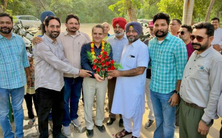 ਸੈਨੇਟ ਚੋਣ 2026 ਦੇ ਨਤੀਜਿਆਂ ’ਚ ਜੇਤੂ ਰਹੇ ਪ੍ਰਿੰਸੀਪਲ ਕਪਿਲ ਸ਼ਰਮਾ ਨੂੰ ਸਰਕਾਰੀ ਕਾਲਜ ਦੇ ਸਟਾਫ਼ ਨੇ ਕੀਤਾ ਸਨਮਾਨਿਤ