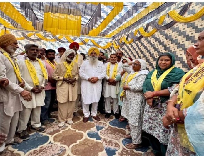 ਕੈਬਨਿਟ ਮੰਤਰੀ ਸ. ਗੁਰਮੀਤ ਸਿੰਘ ਖੁੱਡੀਆਂ ਦੀ ਹਾਜ਼ਰੀ ’ਚ ਤਕਰੀਬਨ ਤਿੰਨ ਦਰਜਨ ਪਰਿਵਾਰ ਆਮ ਆਦਮੀ ਪਾਰਟੀ ’ਚ ਸ਼ਾਮਿਲ