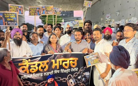 ਲੰਬੀ ਵਿੱਚ ਕਾਂਗਰਸੀ ਆਗੂ ਫਤਿਹ ਸਿੰਘ ਬਾਦਲ ਅਤੇ ਯੂਥ ਕਾਂਗਰਸੀ ਆਗੂ ਲਖਵਿੰਦਰ ਸਿੰਘ ਚੰਨੂ ਦੀ ਅਗਵਾਈ ‘ਚ ਕੱਢਿਆ ਕੈਂਡਲ ਮਾਰਚ