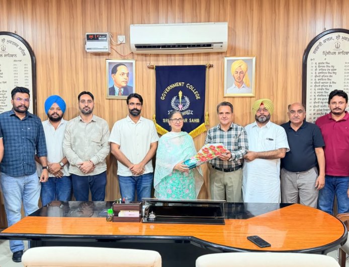 ਸੈਨੇਟ ਮੈਂਬਰ ਕਪਿਲ ਸ਼ਰਮਾ ਨੇ ਸਰਕਾਰੀ ਕਾਲਜ ਸ਼੍ਰੀ ਮੁਕਤਸਰ ਸਾਹਿਬ ਦਾ ਦੌਰਾ ਕੀਤਾ