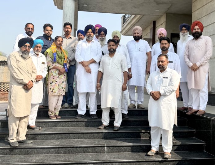 ਪਿੰਡ ਲੱਕੜਵਾਲਾ ਦੇ ਮੌਜੂਦਾ ਪੰਚਾਇਤ ਮੈਂਬਰ ਲਖਵੀਰ ਕੌਰ 'ਆਪ' ਛੱਡ ਸ਼੍ਰੋਮਣੀ ਅਕਾਲੀ ਦਲ 'ਚ ਸ਼ਾਮਿਲ
